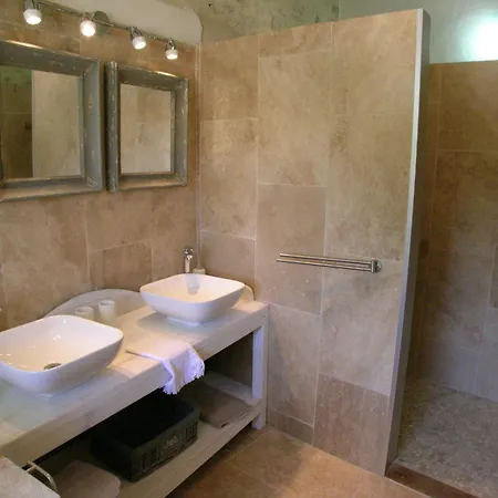 Charming 18th Century Luberon Estate Villa